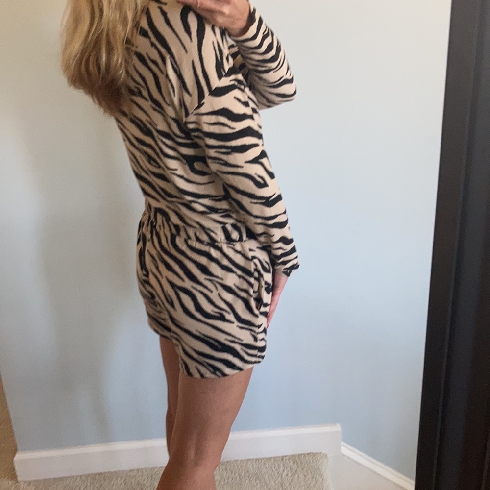 Animal Print 2 Piece Lounge Set - Picture 4 of 9